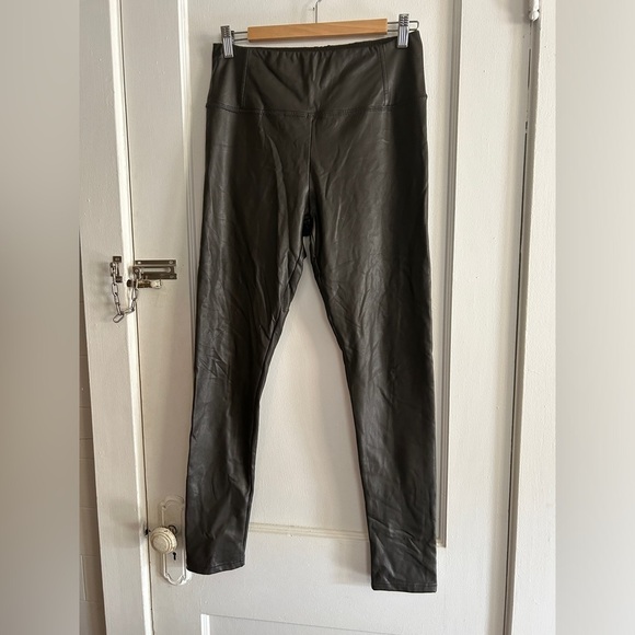 Bagatelle NYC Women’s Medium faux vegan black leather pants straight leg - Picture 2 of 7